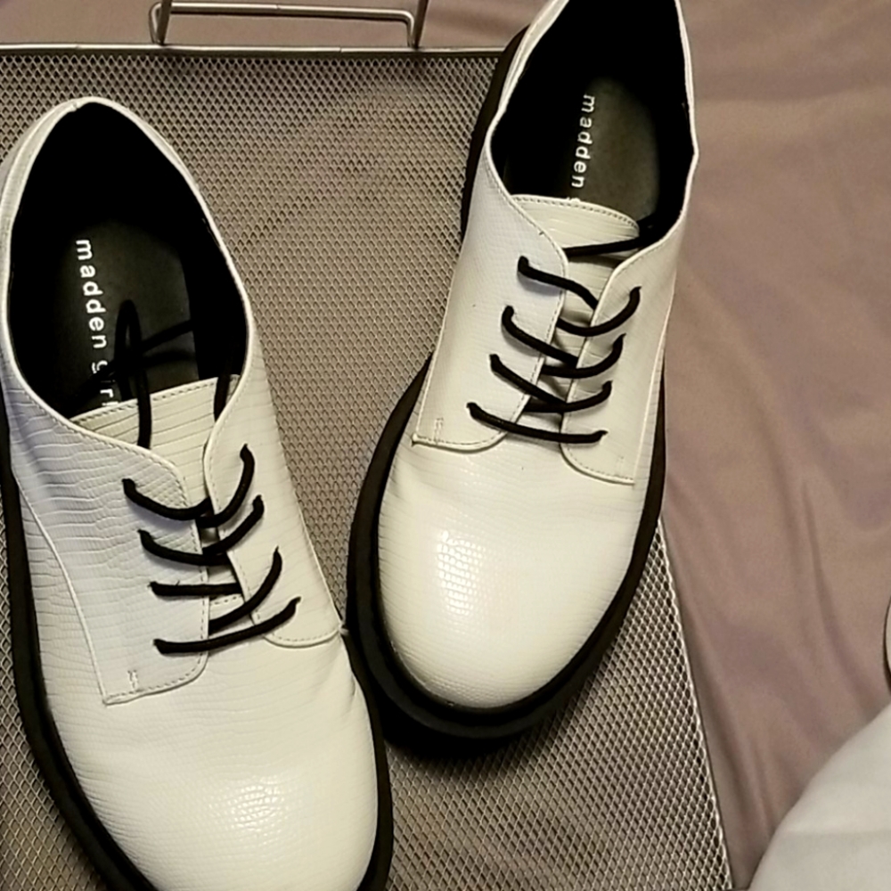 White and black Women's Shoes